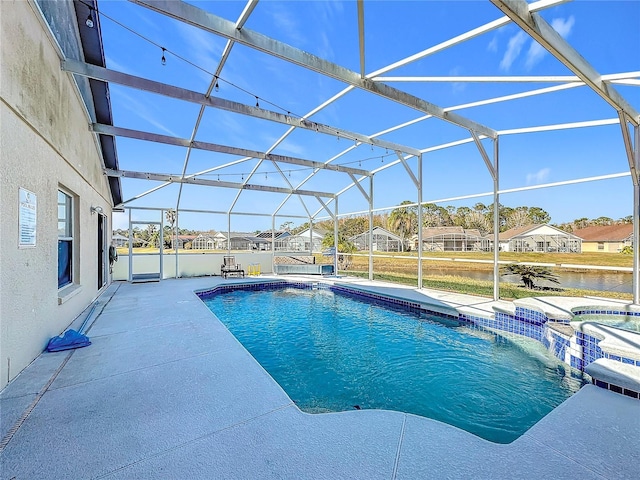 view of pool featuring a lanai, a water view, an in ground hot tub, and a patio