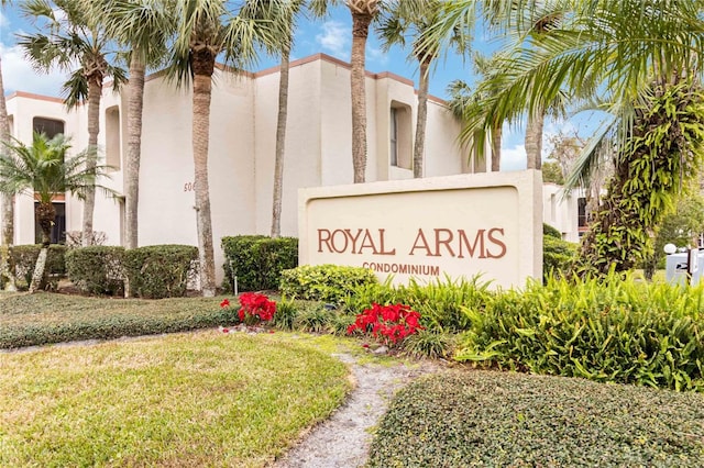 community sign featuring a lawn