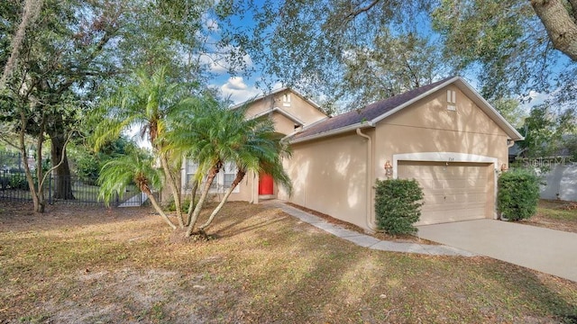 view of front of home featuring a garage and a front yard