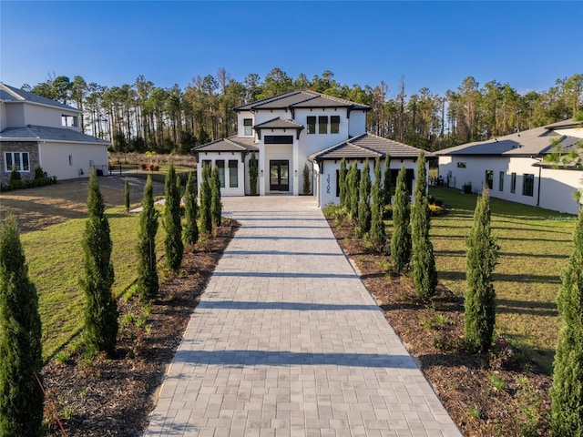 view of front of property with a front yard