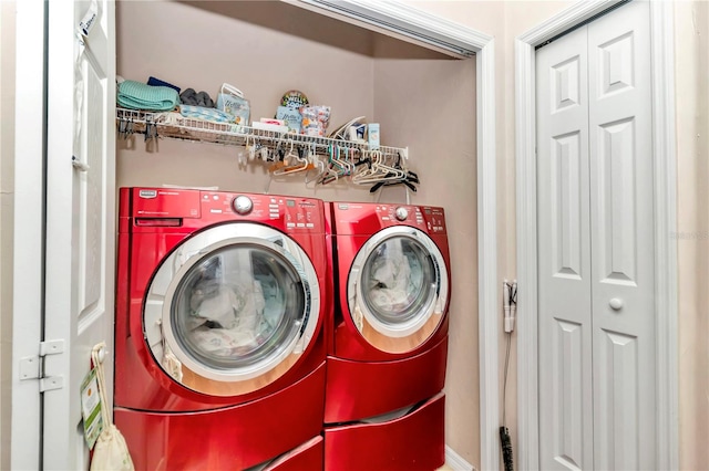 laundry room with washing machine and clothes dryer
