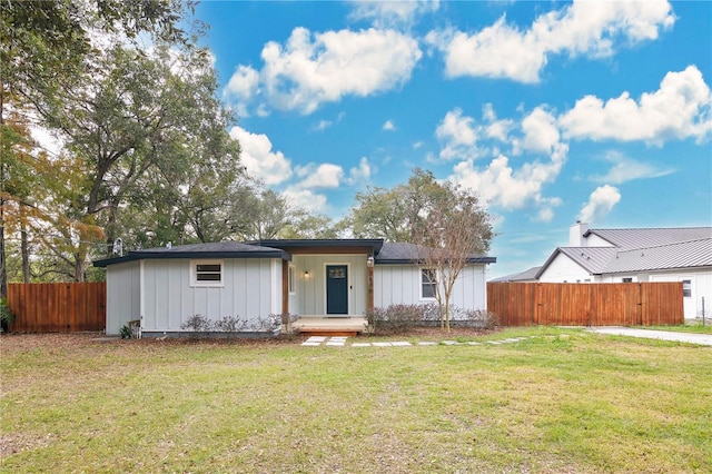 ranch-style house with a front yard