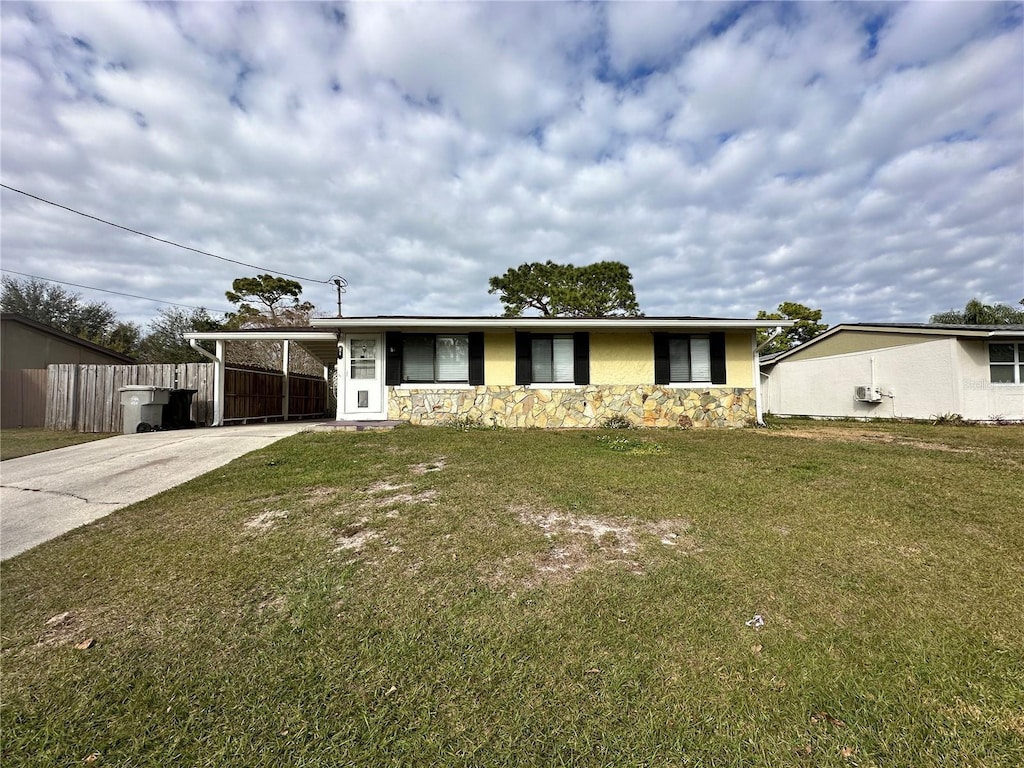 view of front of property featuring a front lawn and a carport