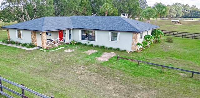 view of front facade featuring a front yard