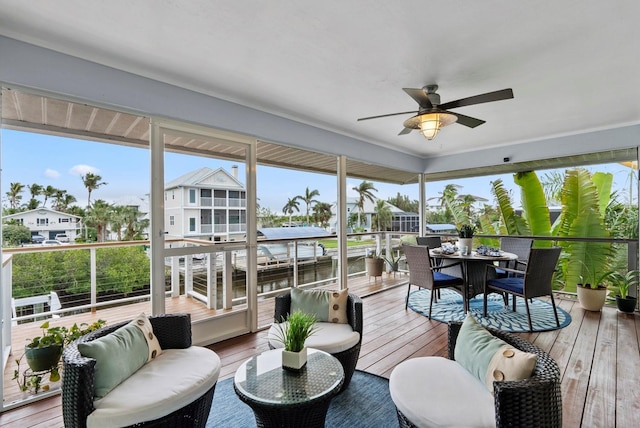 sunroom with ceiling fan