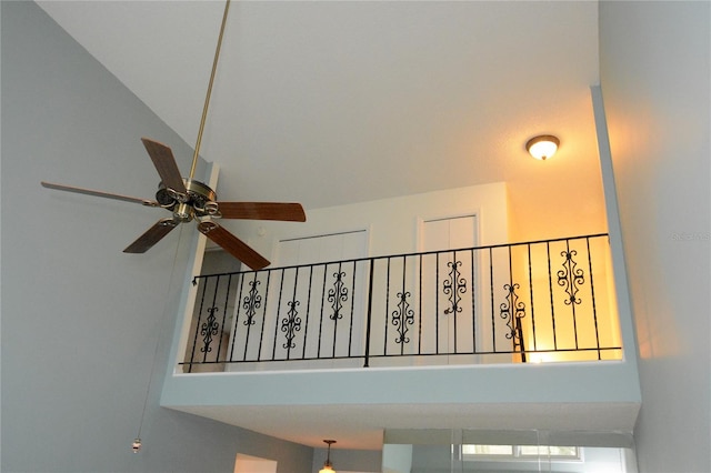 room details with ceiling fan