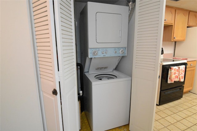 washroom with stacked washing maching and dryer