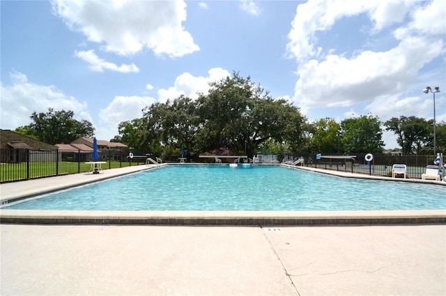 view of swimming pool