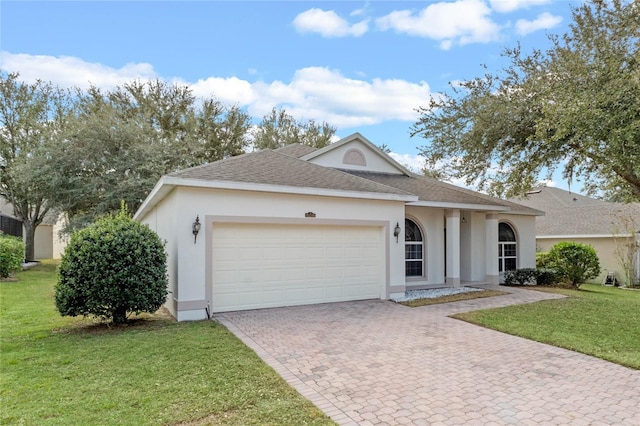 view of front of home featuring a front lawn and a garage