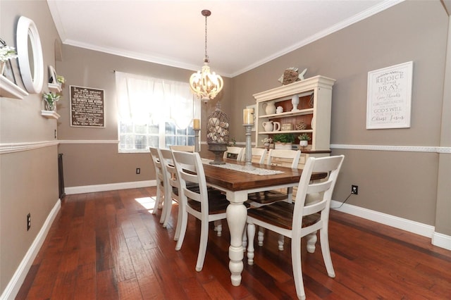 dining room featuring dark wood-type flooring, crown molding, and a notable chandelier