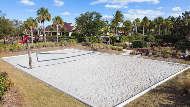 surrounding community with volleyball court