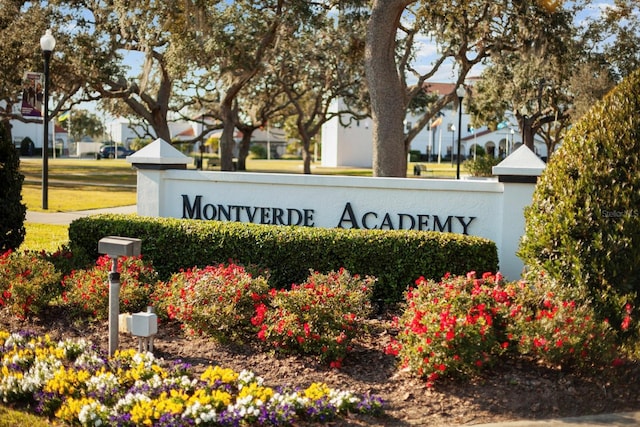 view of community / neighborhood sign