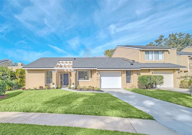 view of front of house featuring a front lawn