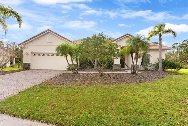 view of front of property featuring a front yard and a garage