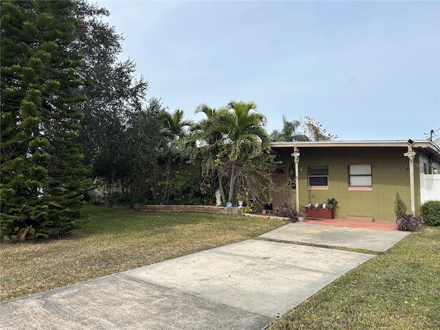 view of front of property with a front lawn