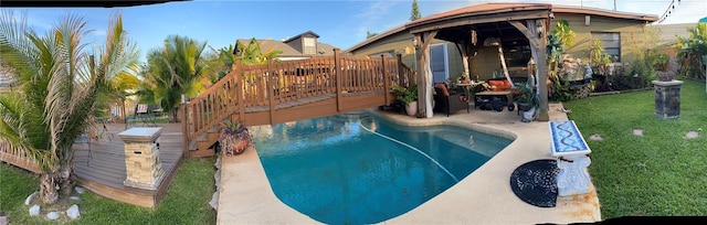 view of swimming pool featuring a yard