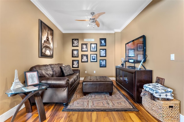 living room featuring ceiling fan, crown molding, and wood-type flooring