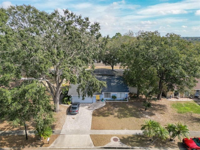 view of front of house featuring a front yard