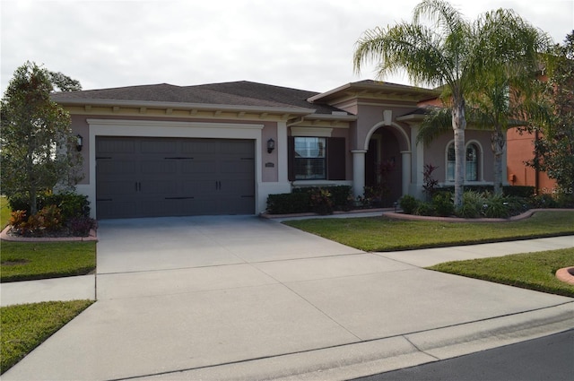 view of front of house featuring a front lawn and a garage