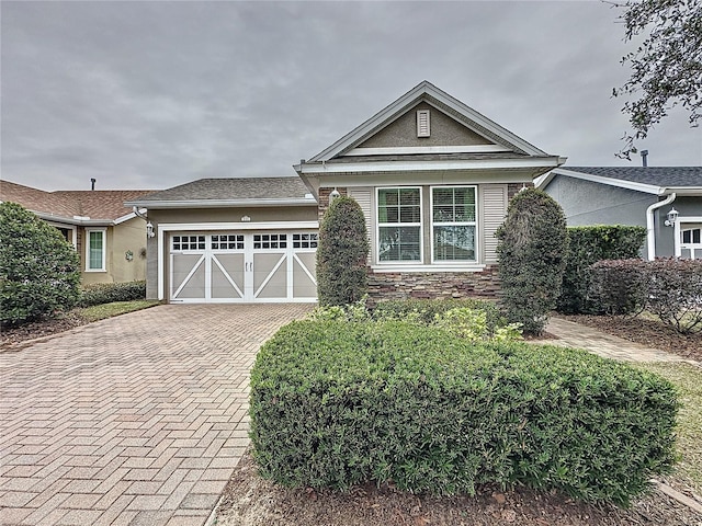 view of front facade featuring a garage