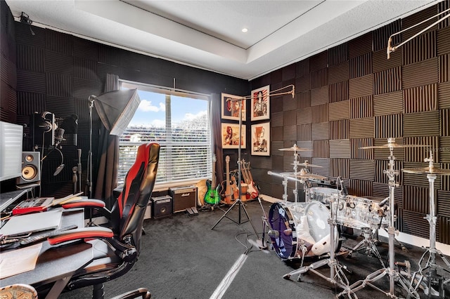 carpeted office with a tray ceiling