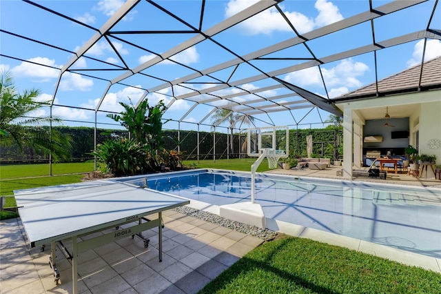 view of pool with a patio area, outdoor lounge area, a lanai, and ceiling fan