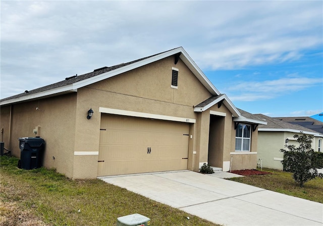 view of front of home featuring a garage and a front lawn