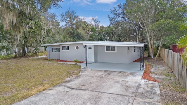 view of front of house with a front lawn