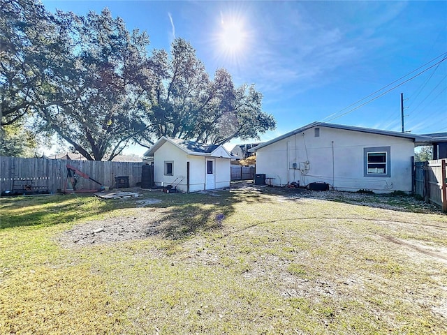 back of house featuring a yard