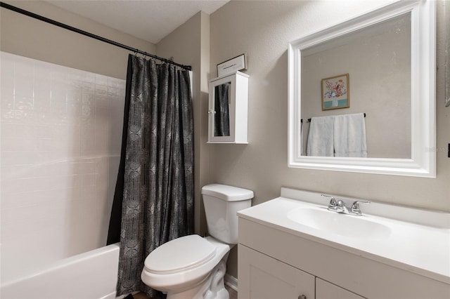 full bathroom with toilet, vanity, and shower / bath combo