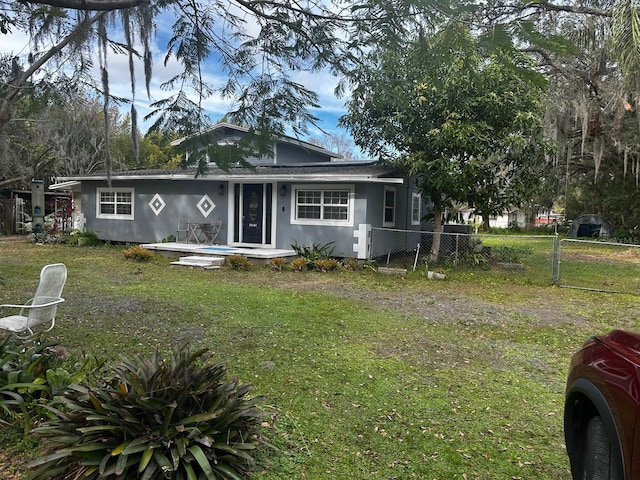 view of front of home featuring a front yard