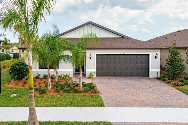 view of front facade with a garage