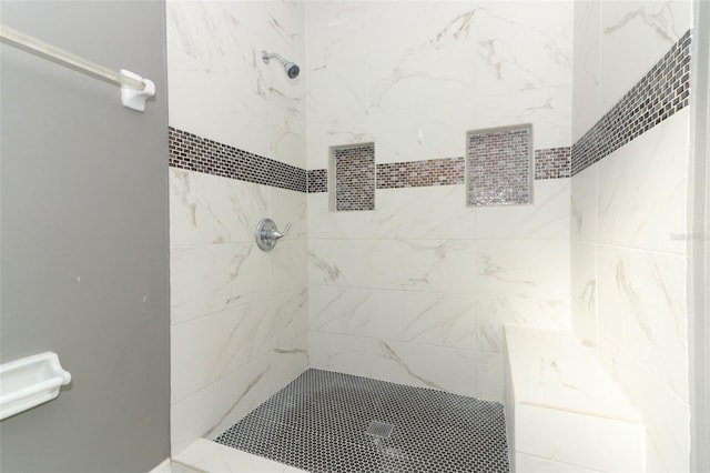 bathroom featuring a tile shower