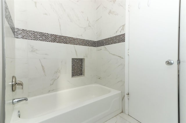 bathroom with tiled shower / bath combo