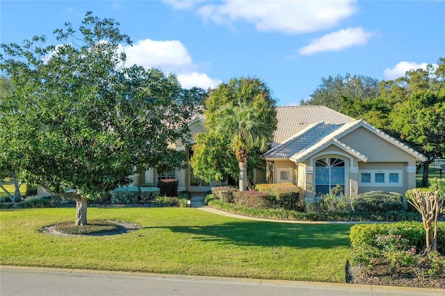 view of front facade with a front yard