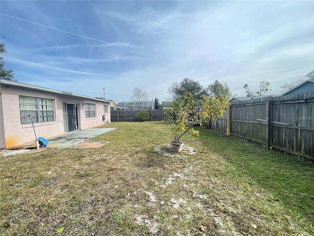 view of yard featuring a patio