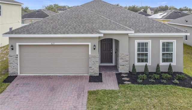 view of front facade featuring a garage and a front lawn