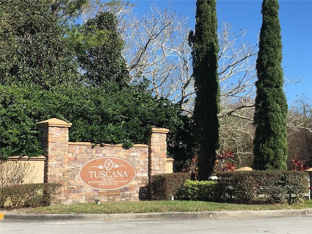 view of community / neighborhood sign