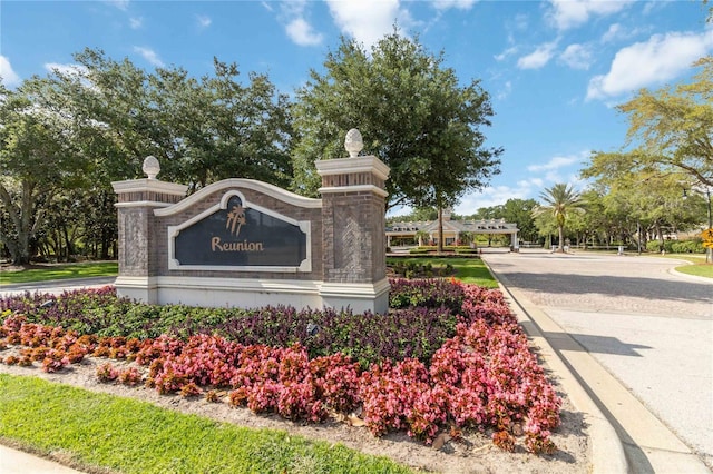 view of community / neighborhood sign