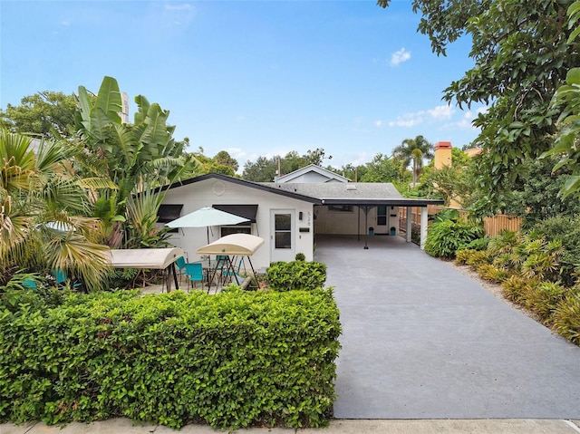 view of front facade featuring a carport