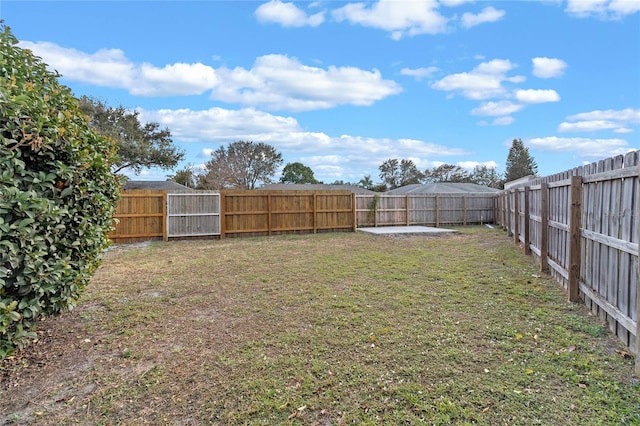 view of yard with a patio area