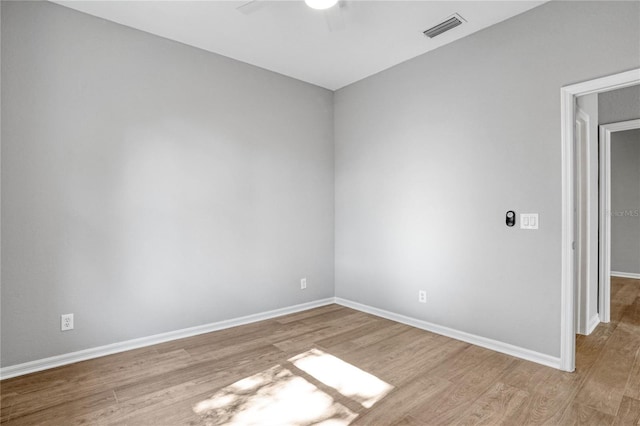 unfurnished room featuring light hardwood / wood-style flooring and ceiling fan