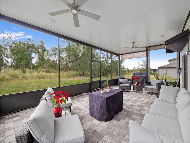 sunroom with ceiling fan