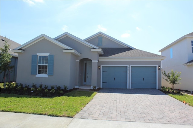 view of front of home featuring a front yard and a garage