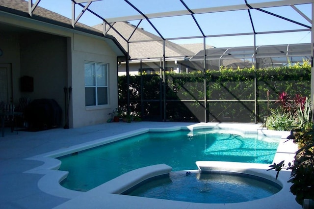 view of pool featuring a lanai, a patio, and an in ground hot tub