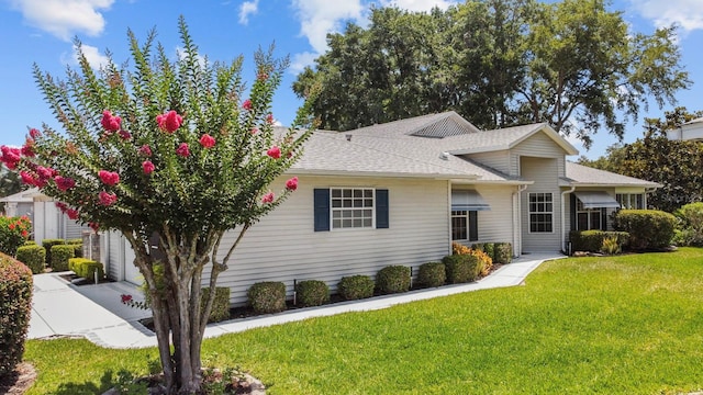 view of front facade with a garage and a front yard