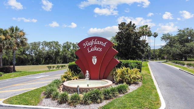 view of community / neighborhood sign