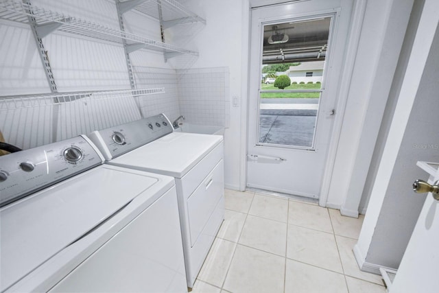 laundry room with light tile patterned floors and independent washer and dryer