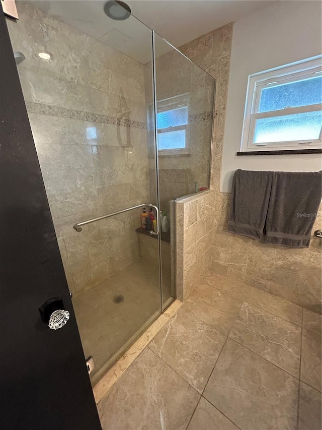 bathroom featuring tiled shower