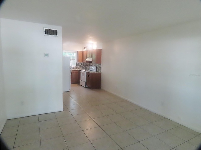 spare room featuring light tile patterned floors